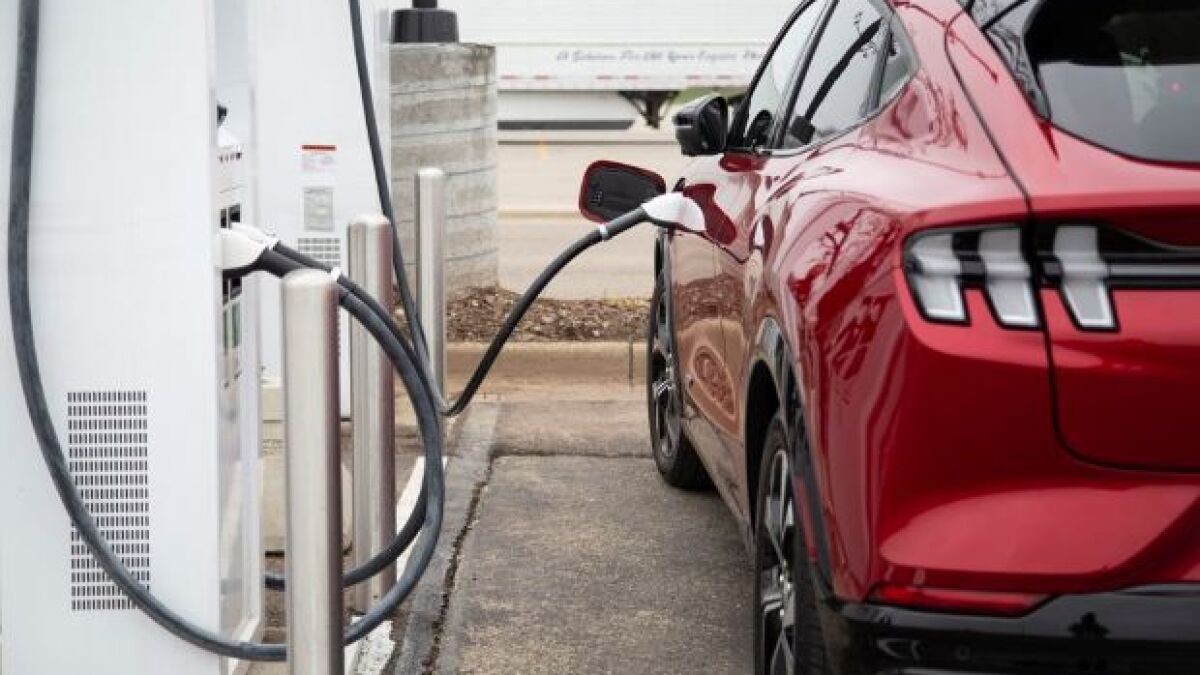 新能源充電樁如何助推汽車(chē)行業(yè)綠色轉(zhuǎn)型