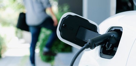 如何挑選合適的汽車充電樁：設備性能解析